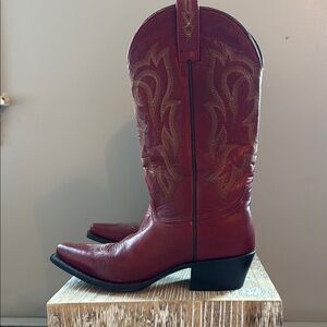 Red Western Cowboy Boots: Women’s size 8